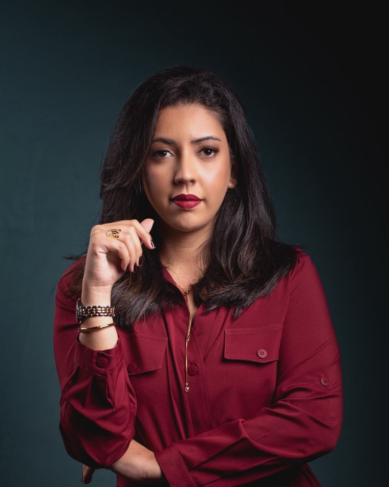 Dra. Heloize Camargo